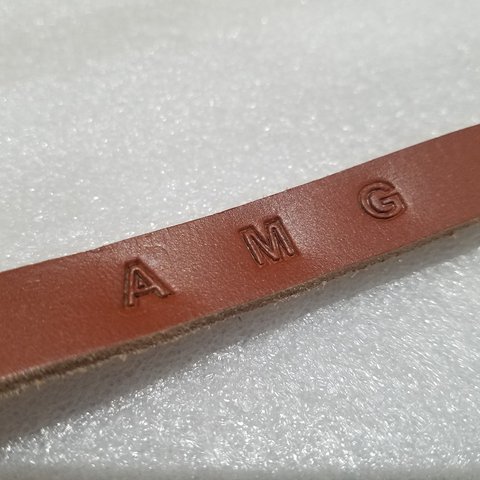 送料無料　期間限定オープニングセール価格　ハンドメイド　メルセデス・ベンツ　AMG 本革　ブレスレット