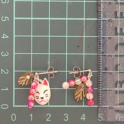 キリッとカッコいい狐のピアス🦊