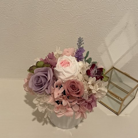 ころんと可愛いてまりローズ　プリザーブドフラワー　フラワーアレンジメント　紫陽花　結婚祝い　誕生日