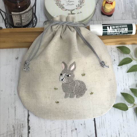 再販＊手刺繍🪡巾着ポーチ　🐰うさぎ、グレー