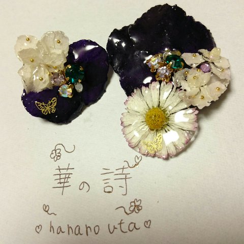 白いお花と黒いビオライヤーカフセット