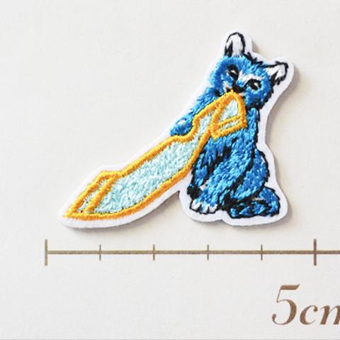 かわいい刺繍ワッペン　タオルとネコ　シール付き　オレンジLブルー×ブルー-D　アップリケ