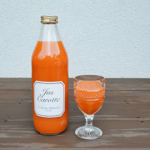 にんじんそのものの甘みが味わえるフルーティーな『にんじんジュース』　1リットル瓶×2本セット