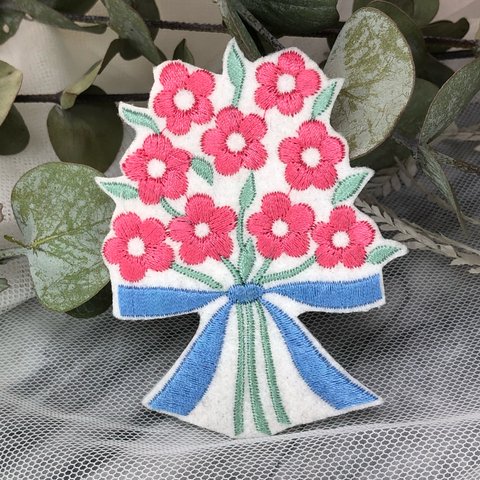 刺繍ワッペン　花束　ブルーリボン