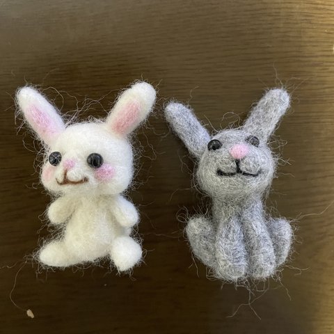 2匹のウサギちゃん　羊毛フェルトマスコット＊ハンドメイド＊