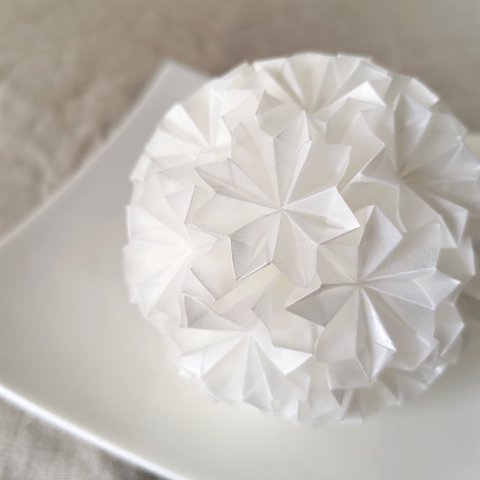 Kusudama * 折り紙 くす玉・グラシンペーパー 白（M）・ピュアホワイト 和モダン  飾り