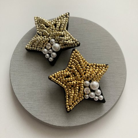 ビーズ刺繍　星ブローチ