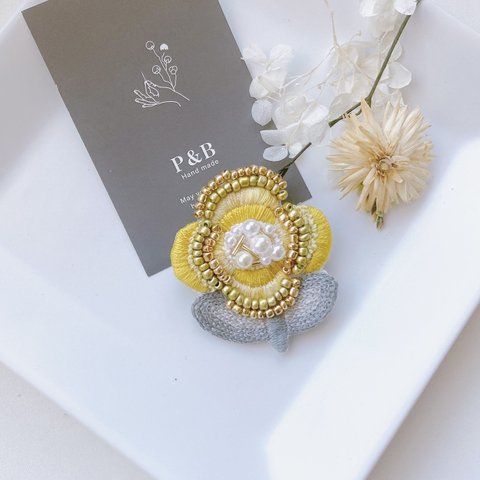 kirakira yellowFlower ビーズ刺繍ブローチ