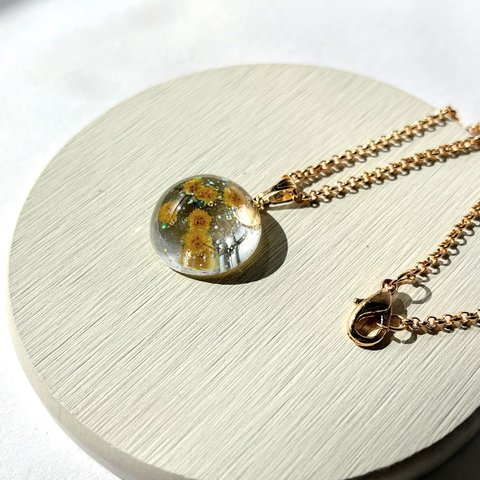 ミモザのドームネックレス(19mm) / レジン / ドライフラワー