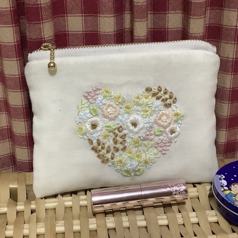 ガーゼハート型刺繍ポーチ・ファスナー14㎝（淡い花束）＊送料無料＊