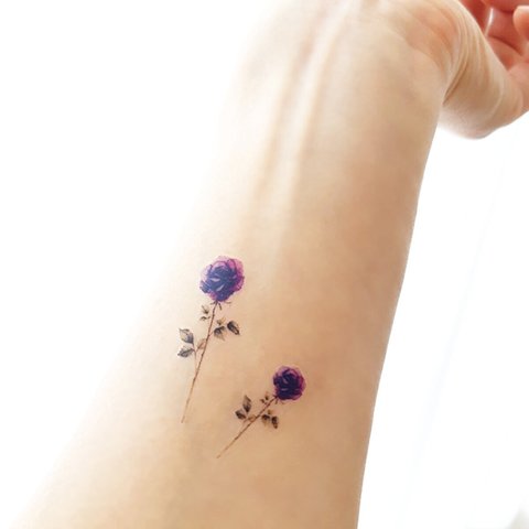 可憐な一輪の薔薇の花（紫色のバラ）のタトゥーシール タトゥーステッカー タトゥ ーシール  タトゥー ステッカー