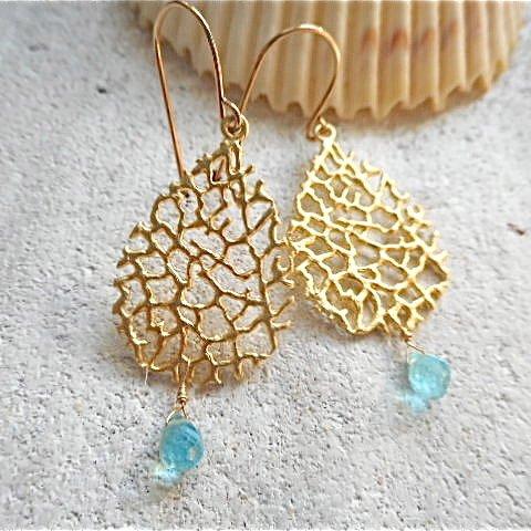 Gold Branch with Apatite Drop