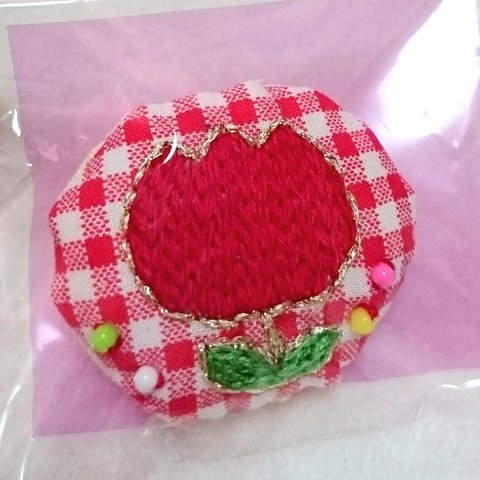 ふっくら刺繍ブローチ【チューリップ】