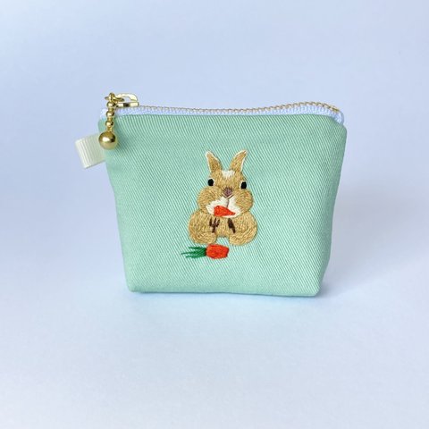 刺繍 ミニミニピルポーチ うーさん只今お食事中。