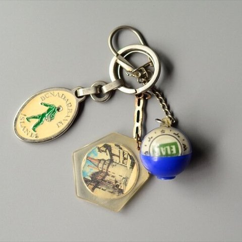 ヨーロッパから ヴィンテージキーホルダー 3個セット ドイツ フランス アメリカなどから Vintage keychain アンティーク_240313 ig3832_3