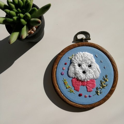 白テディ・プードルちゃんの刺繍壁り（小）【プードルグッズ】