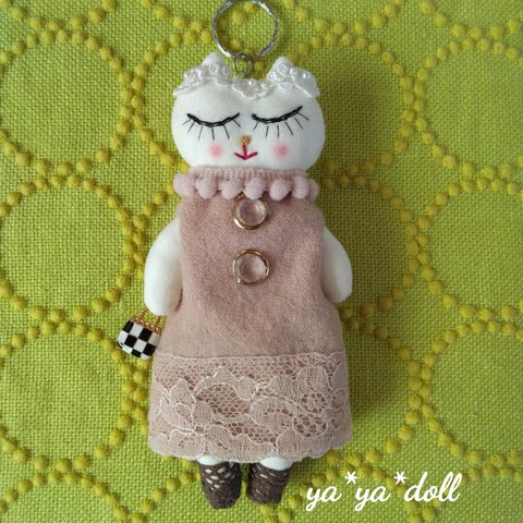 眠り猫　キーホルダー　アクセサリー雑貨　ya*ya*doll 