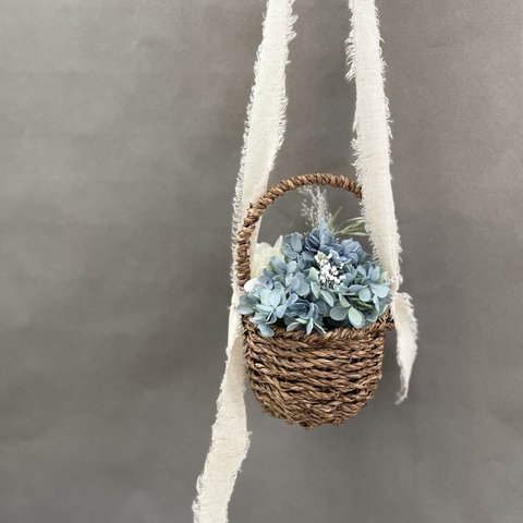 (掲載特集/再販)(d)flower basket 𓍯 フラワーアレンジメント /あじさいのゆらゆらbasket /blue × white