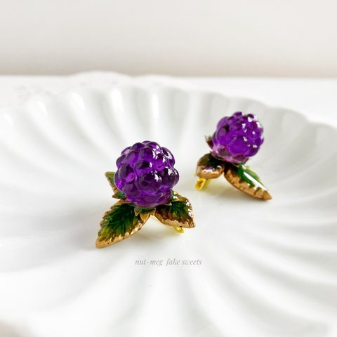 ブラックベリーのブローチ・小(blackberry brooch/木苺/フェイクフード/フェイクスイーツ/スイーツデコ/フルーツ/果物/レジン)