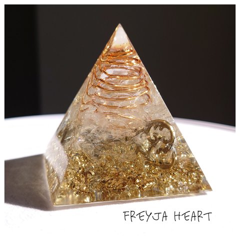 心を開く鍵🗝ピラミッド型オルゴナイト /絆・希望の扉・浄化・鍵・水晶　P34