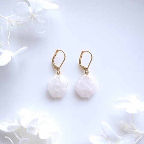 【受注制作】Everpink Sakura. 本物のお花　桜の花びらのシンプル揺れピアス　プリザーブドフラワー　ソメイヨシノ