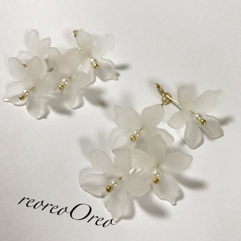 Frosted Glass big Flower chain White