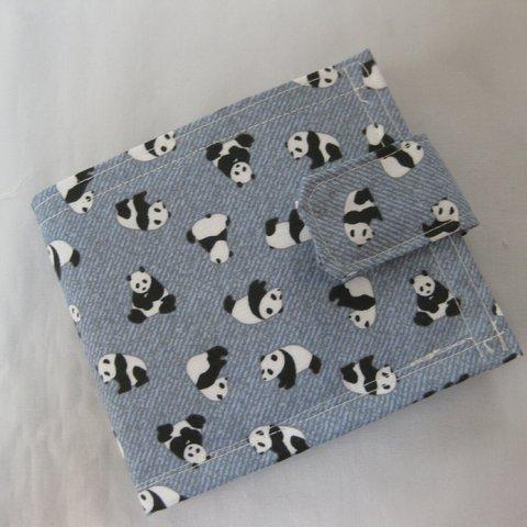 二つ折り財布　小さなパンダちゃん　軽い　コンパクト　ミニ財布　お札は折らずに入ります！　　