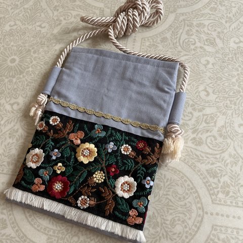 インド刺繍リボンのスマホショルダー