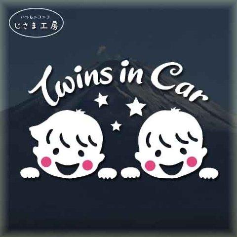 可愛い双子の子たち『Ｔwins　㏌　Car』かわいいお顔のステッカー。