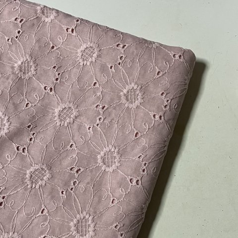 刺繍生地　ピンクの花柄