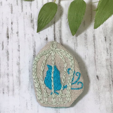 刺繍ブローチ🐦青い鳥