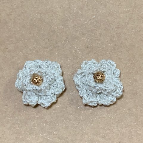 お花のピアス（シールピアス）