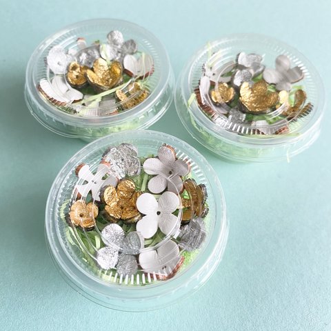 【革の花畑カップ】10種の小花カップ(ホワイトゴールドカラー)