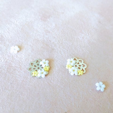 白いお花と黄色いお花 ピアス＆イヤリング #樹脂ピアス #樹脂ノンホールピアス #ステンレスピアス