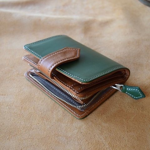 高級イタリアンレザー使用　ミドルサイズ財布　グリーン×コニャック