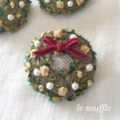 リボン刺繍のブローチ クリスマスリース