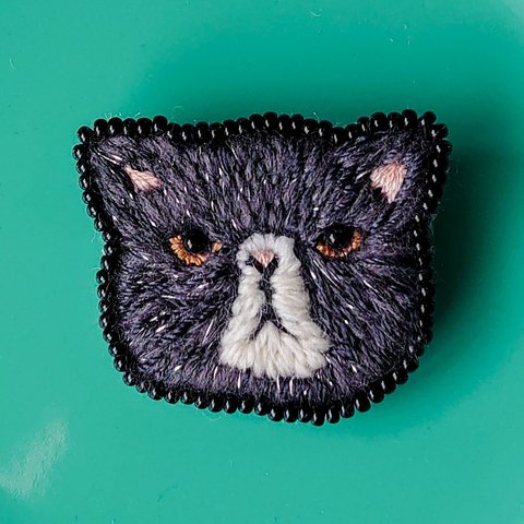 ꫛꫀꪝ エキゾチックショートヘア 刺繍ブローチ