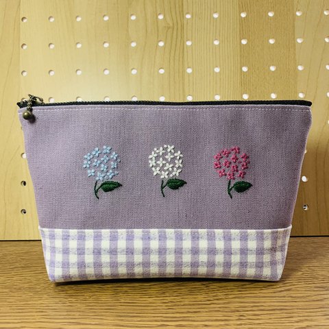 小さなアジサイの刺繍ポーチ