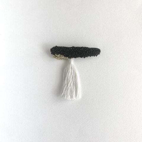 black nyoro-nyoro brooch