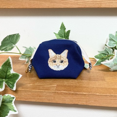 刺繍のワイヤーポーチ〈ネコ/ネイビー〉