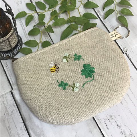 再販＊リネン刺繍ポーチ🍀🐝クローバー&蜜蜂