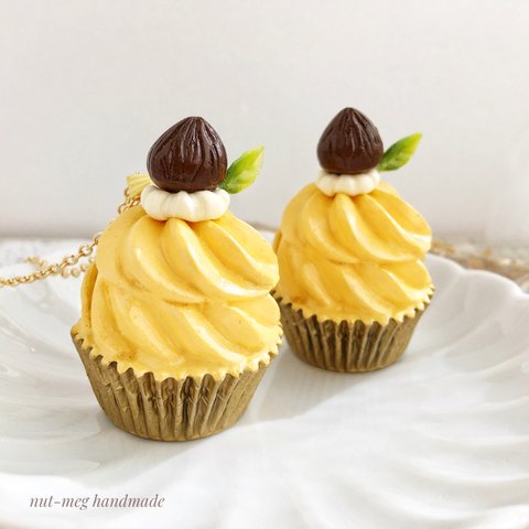 モンブランのネックレスＡ(cupcake  necklace/栗/Chestnuts/ペンダント/フェイクスイーツ/フェイクフード/食品サンプル/スイーツデコ)