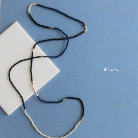 ネイビー ブルー KABURU 留め具のない かぶるタイプのガラスビーズネックレス