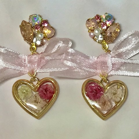 レジンフラワー♡ハートピアス/イヤリング（ピンク）