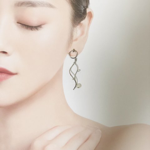 影まで美しいPerls...✴︎02 ねじり×フープのイヤリング