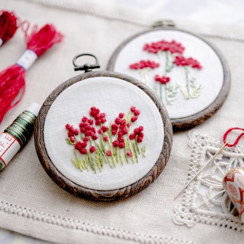 アカツメクサの刺繍制作キット〜A.F.Eオリジナルモール刺繍糸で簡単に作る花刺繍シリーズ〜