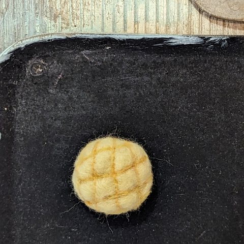 羊毛フェルト で作った マグネット メロンパン 型 🍞 クリーム色 パン