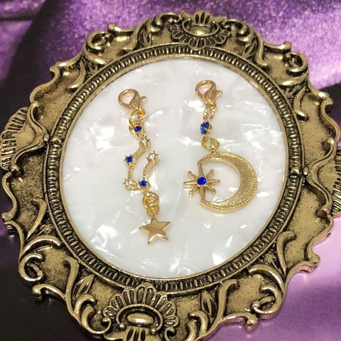 人気❤︎【送料無料】〈2個セット〉♡星と月☆サファイアブルーのアクセサリー♡星座チャーム&月のチャーム