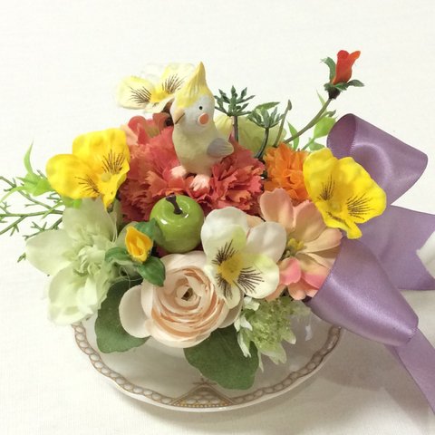 オカメちゃんのお花のティータイム（造花、母の日、クリスマス、結婚祝い、新築祝い、オカメインコ）