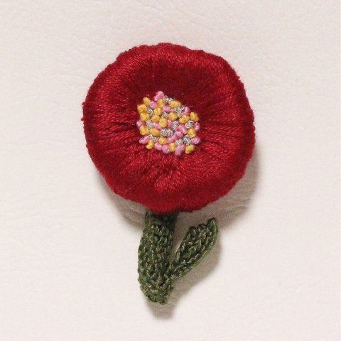 大きなお花の刺繍ブローチ（赤）